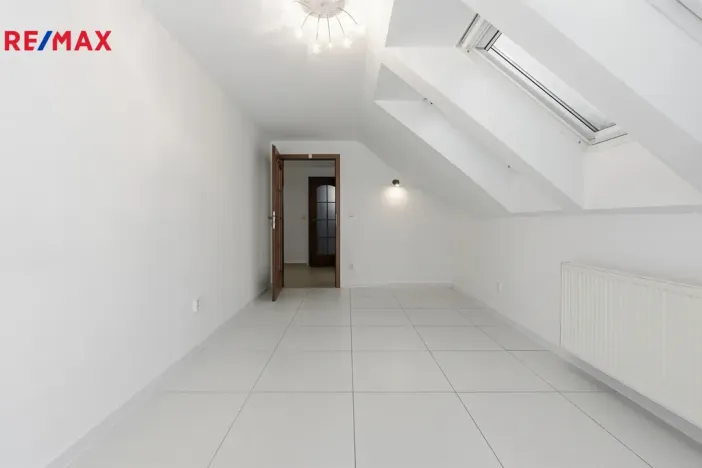 Prodej rodinného domu, Jenišov - Pod Rohem, K Rohu, 210 m2