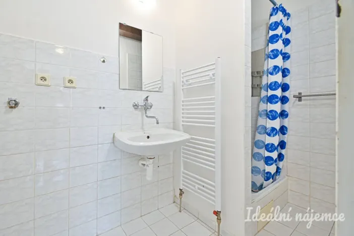 Pronájem bytu 1+kk, Brno - Líšeň, bratří Sapáků, 29 m2