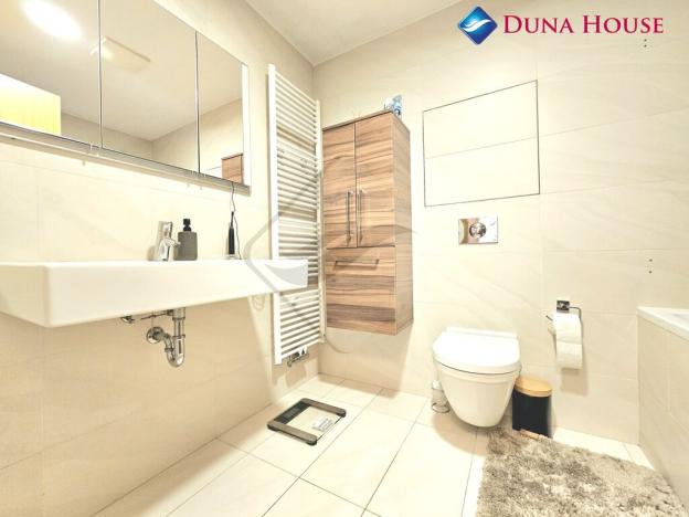 Pronájem bytu 1+kk, Praha - Žižkov, Ke kapslovně, 64 m2