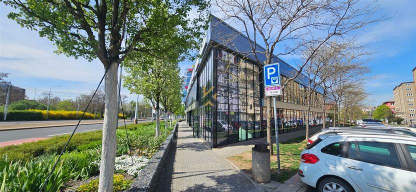 Pronájem obchodního prostoru, Praha - Libeň, Českomoravská, 1642 m2