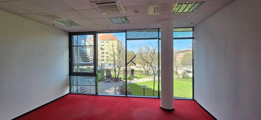 Pronájem obchodního prostoru, Praha - Libeň, Českomoravská, 1642 m2