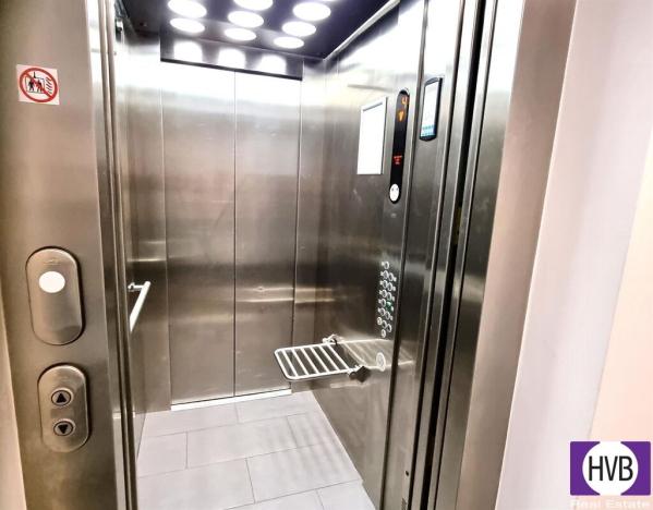 Pronájem bytu 1+kk, Praha - Holešovice, Jankovcova, 43 m2