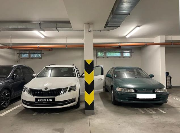 Prodej garážového stání, Praha - Kunratice, Merhoutova, 12 m2