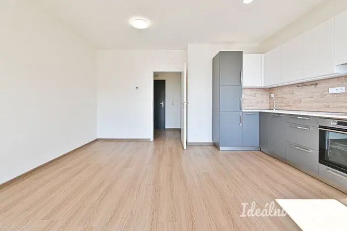 Pronájem bytu 1+kk, Brno - Židenice, Slatinská, 32 m2