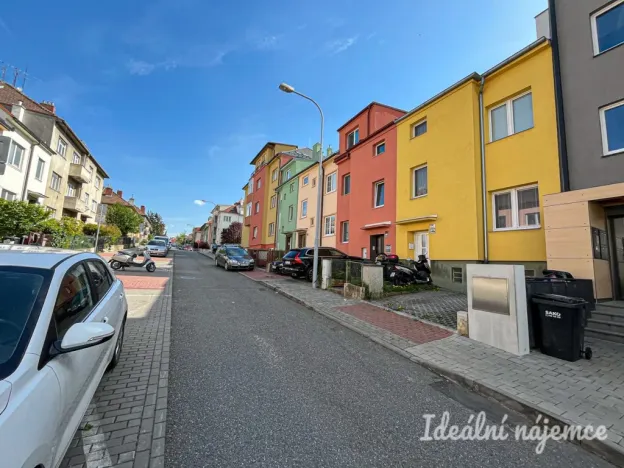 Pronájem bytu 1+kk, Brno - Židenice, Slatinská, 32 m2