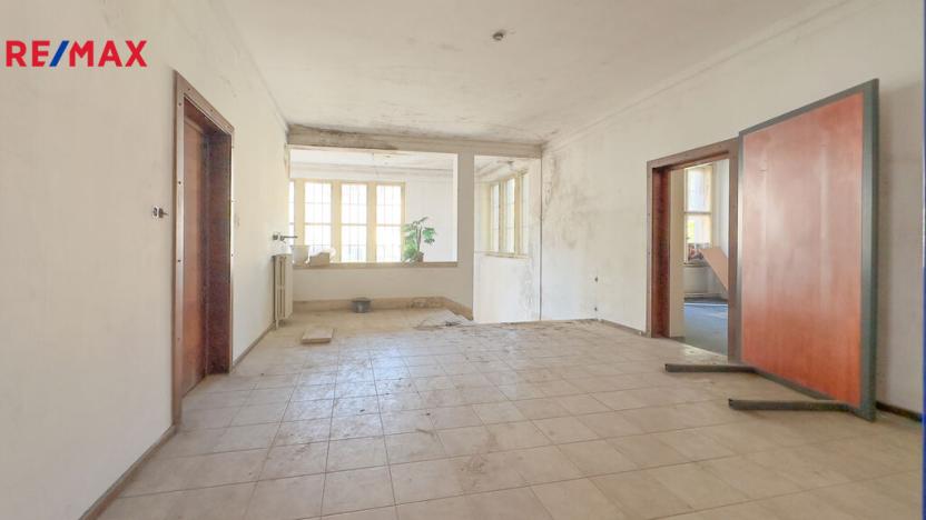 Prodej skladu, Úpice, Dr. Teuchmanna, 1817 m2