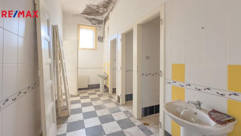 Prodej skladu, Úpice, Dr. Teuchmanna, 1817 m2