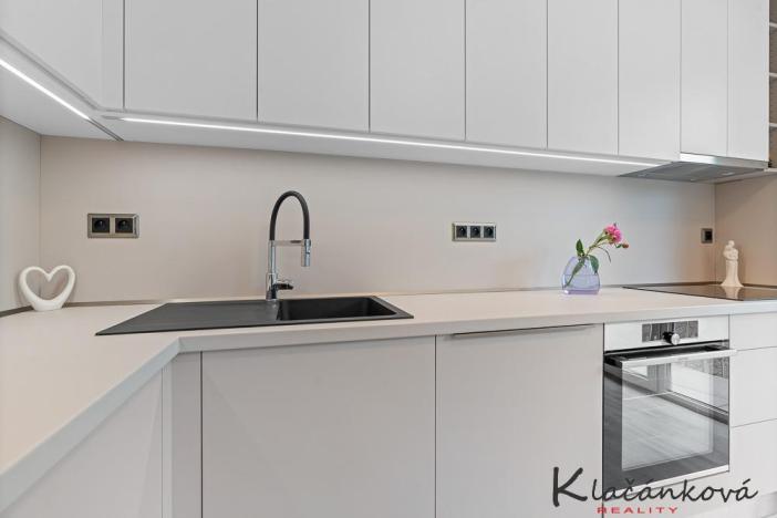 Prodej bytu 1+kk, Zlín - Malenovice, Pod Hradem I, 32 m2