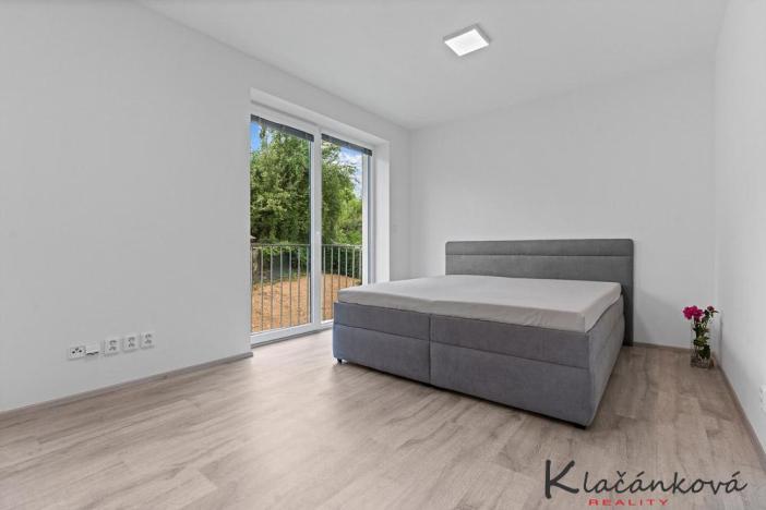 Prodej bytu 1+kk, Zlín - Malenovice, Pod Hradem I, 32 m2