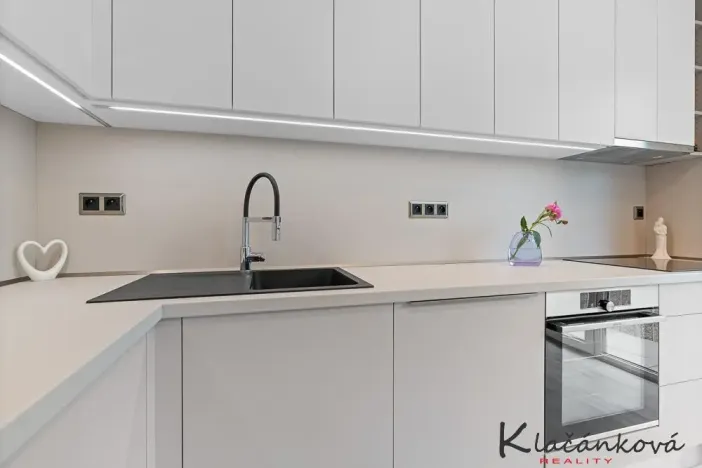 Prodej bytu 1+kk, Zlín - Malenovice, Pod Hradem I, 32 m2