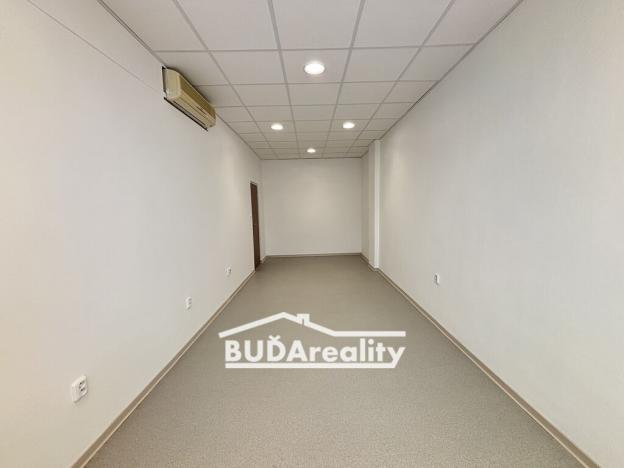 Pronájem kanceláře, Zlín, nám. T. G. Masaryka, 48 m2