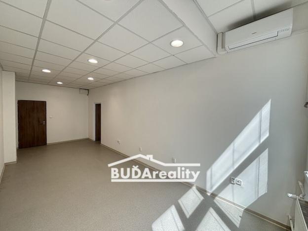 Pronájem kanceláře, Zlín, nám. T. G. Masaryka, 48 m2