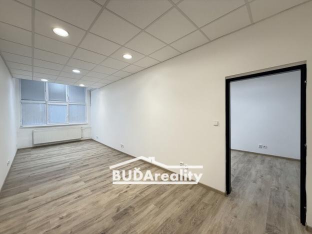 Pronájem kanceláře, Zlín, nám. T. G. Masaryka, 48 m2