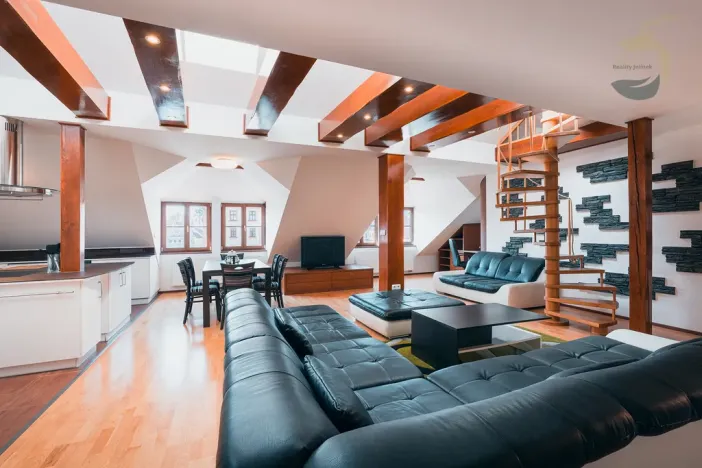 Prodej obchodního prostoru, Sušice, náměstí Svobody, 628 m2