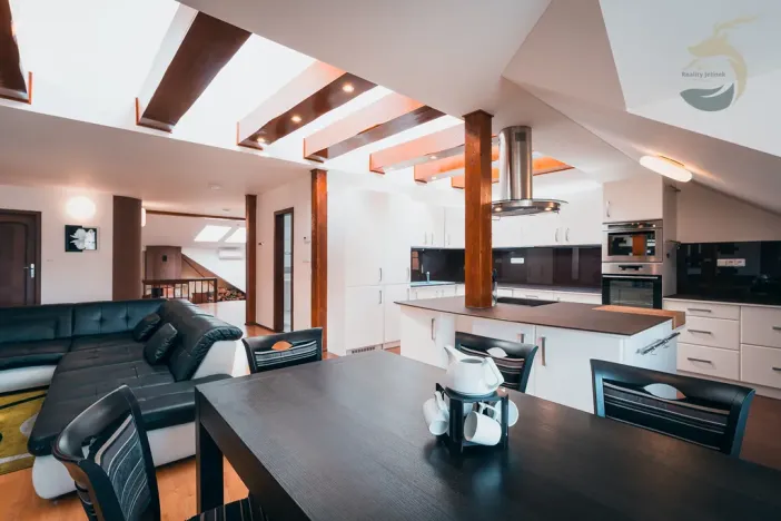 Prodej obchodního prostoru, Sušice, náměstí Svobody, 628 m2