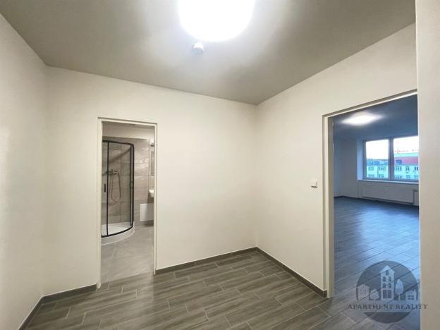 Pronájem bytu 1+kk, Praha - Vysočany, Na Harfě, 50 m2