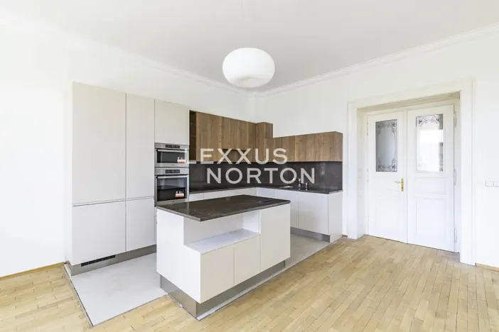 Pronájem bytu 4+kk, Praha - Nové Město, Na Moráni, 155 m2