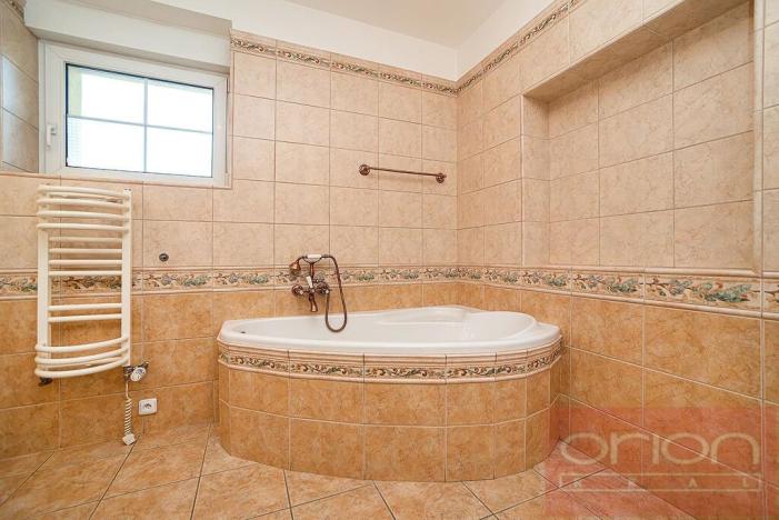 Pronájem rodinného domu, Praha - Řeporyje, Draženovská, 250 m2