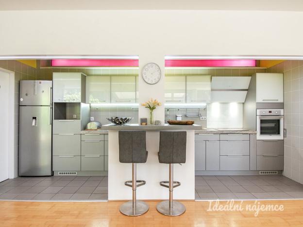 Pronájem rodinného domu, Šestajovice, K Úvozu, 280 m2