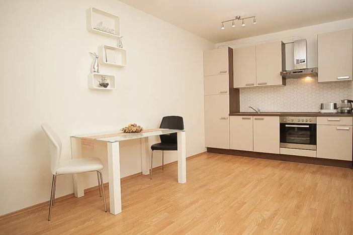 Prodej bytu 1+kk, Jesenice, Sluneční, 35 m2