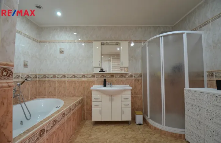 Prodej rodinného domu, Uničov, Masarykovo nám., 307 m2