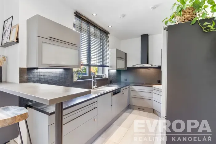 Prodej rodinného domu, Tuchoměřice, Pod Hájem, 205 m2