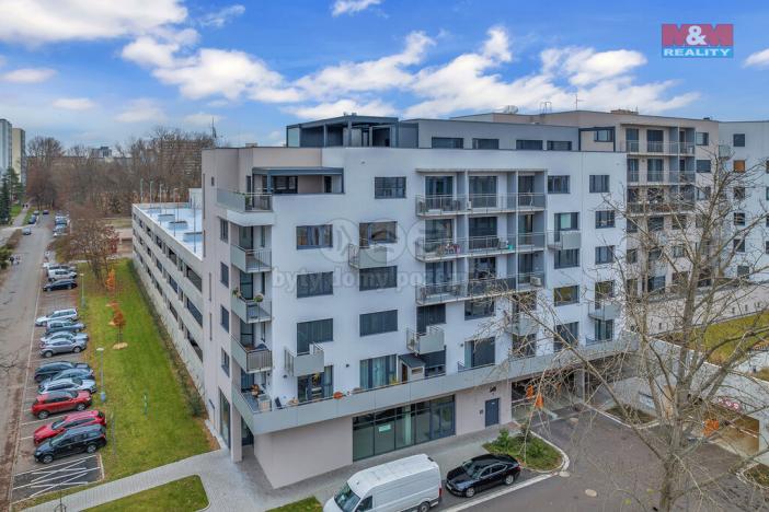 Pronájem garážového stání, Pardubice - Zelené Předměstí, nábřeží Závodu míru, 13 m2