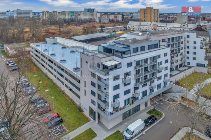 Pronájem garážového stání, Pardubice - Zelené Předměstí, nábřeží Závodu míru, 13 m2