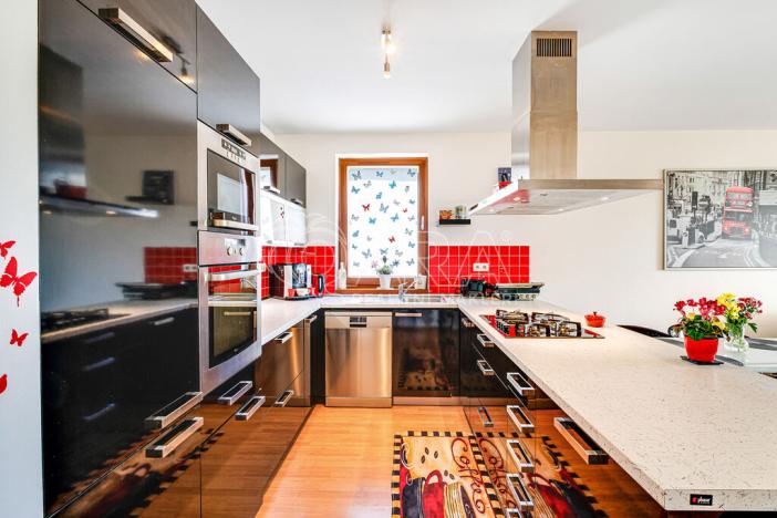 Prodej rodinného domu, Zeleneč, U Lesoparku, 174 m2