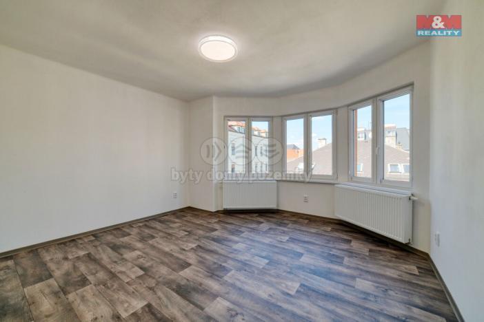 Prodej bytu 4+1, Cheb, Májová, 121 m2