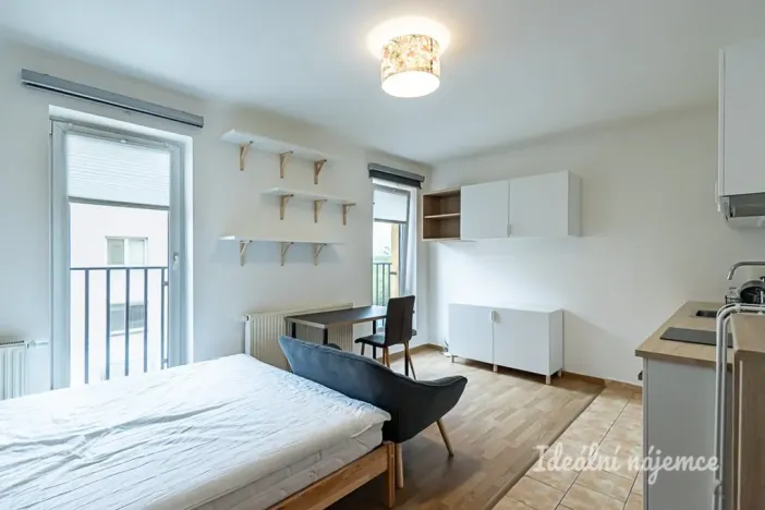 Pronájem bytu 1+kk, Šestajovice, Komenského, 25 m2