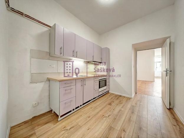 Pronájem bytu 2+1, Jindřichův Hradec, nám. Míru, 50 m2