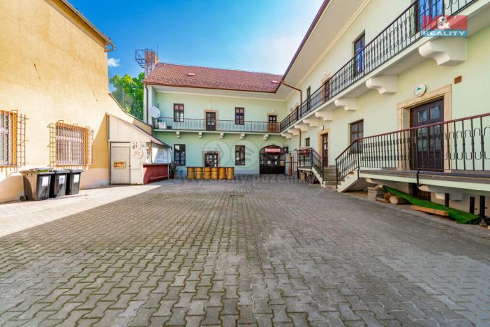 Pronájem obchodního prostoru, Velké Meziříčí, Náměstí, 60 m2