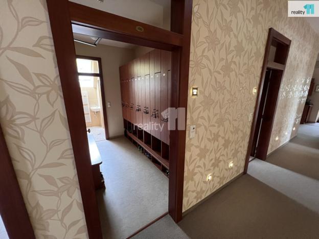 Pronájem obchodního prostoru, Karlovy Vary - Dvory, Chebská, 12 m2