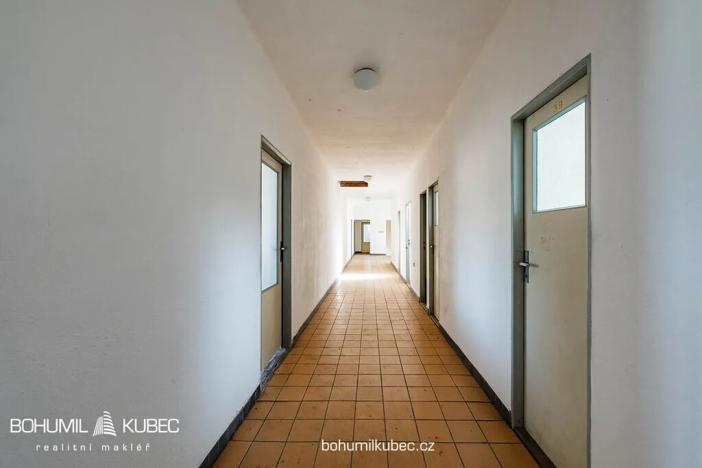 Pronájem zemědělského objektu, Budislav, 1376 m2