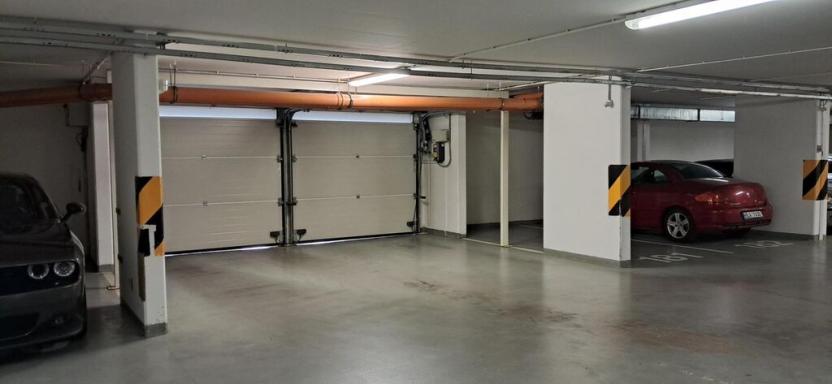 Prodej garážového stání, Praha - Strašnice, Názovská, 11 m2