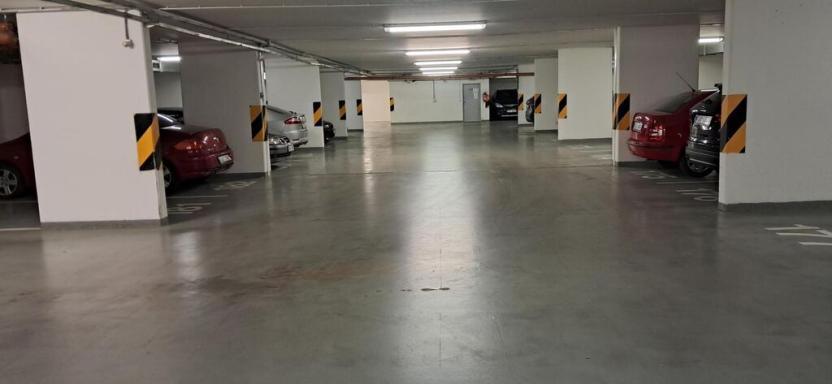 Prodej garážového stání, Praha - Strašnice, Názovská, 11 m2