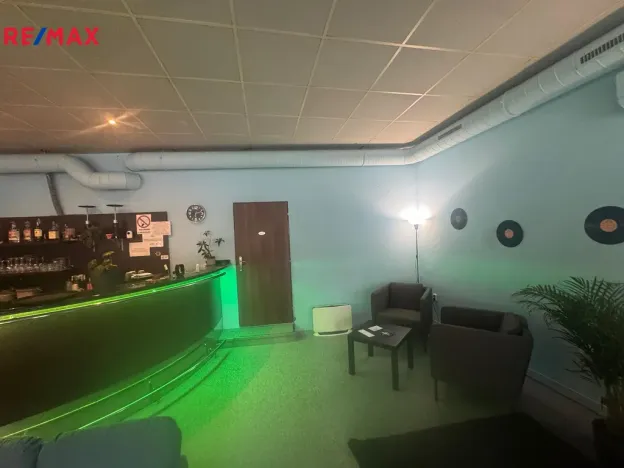 Pronájem obchodního prostoru, Napajedla, 100 m2