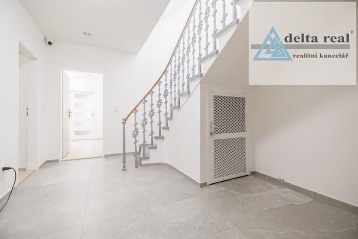 Prodej bytu 2+kk, Šumperk, Jesenická, 71 m2