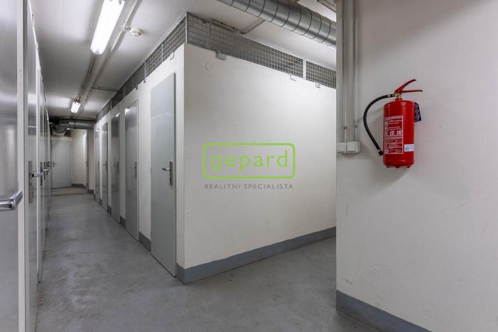 Prodej garážového stání, Praha - Hostivař, náměstí Přátelství, 25 m2