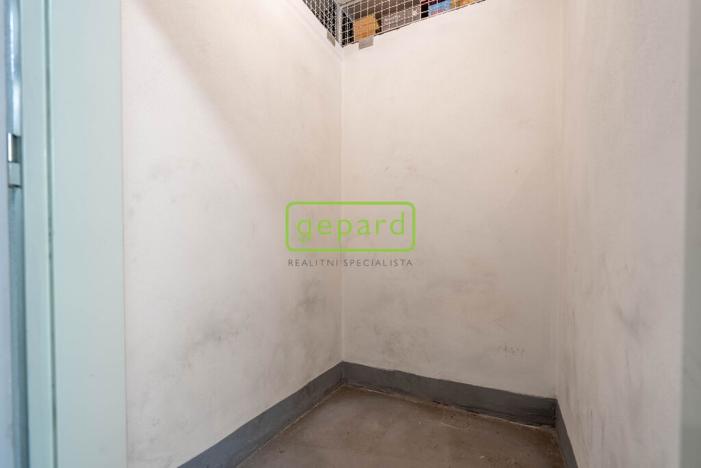 Prodej garážového stání, Praha - Hostivař, náměstí Přátelství, 25 m2