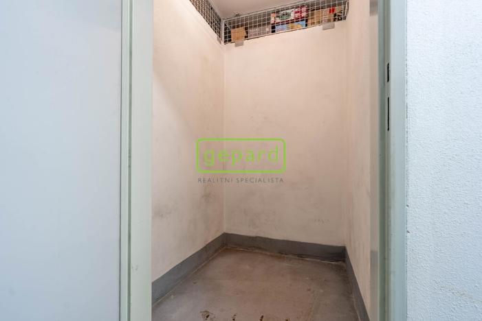 Prodej garážového stání, Praha - Hostivař, náměstí Přátelství, 25 m2