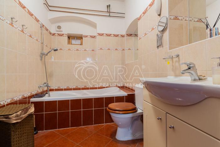 Prodej vícegeneračního domu, Paračov, 388 m2