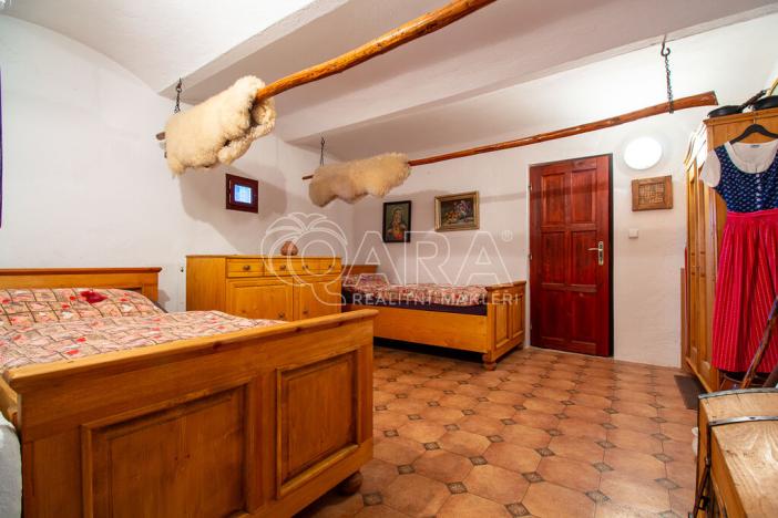 Prodej vícegeneračního domu, Paračov, 388 m2