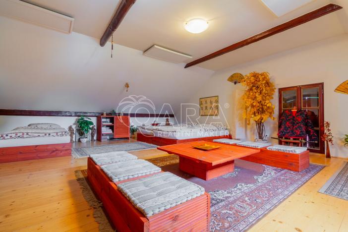 Prodej vícegeneračního domu, Paračov, 388 m2