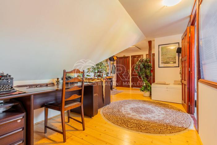 Prodej vícegeneračního domu, Paračov, 388 m2