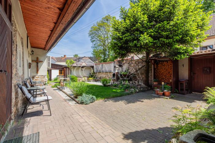 Prodej vícegeneračního domu, Paračov, 388 m2