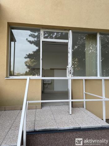 Pronájem obchodního prostoru, Neratovice, Dr. E. Beneše, 21 m2