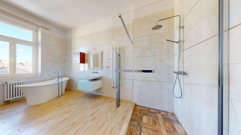 Prodej bytu 2+kk, Karlovy Vary, Svahová, 77 m2