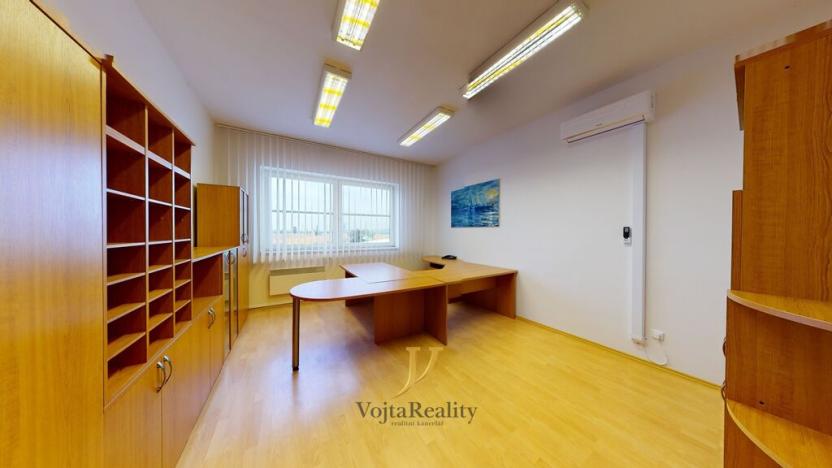 Pronájem kanceláře, Kožušany-Tážaly, 195 m2